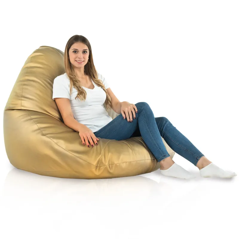 Tapis doux et doré, parfait pour un coin salon confortable
