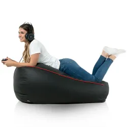 Pouf noir chic qui améliore l'esthétique de n'importe quelle pièce