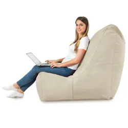 Fauteuil en velours Distinto, idéal pour les salons et les environnements décontractés
