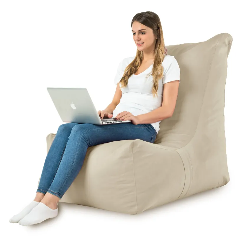 Fauteuil en velours Distinto, parfait pour les rassemblements en plein air et la détente