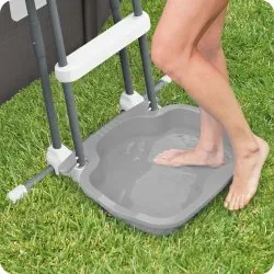 Idéal pour une utilisation dans le jardin, maintient les pieds propres avant d'entrer dans la piscine