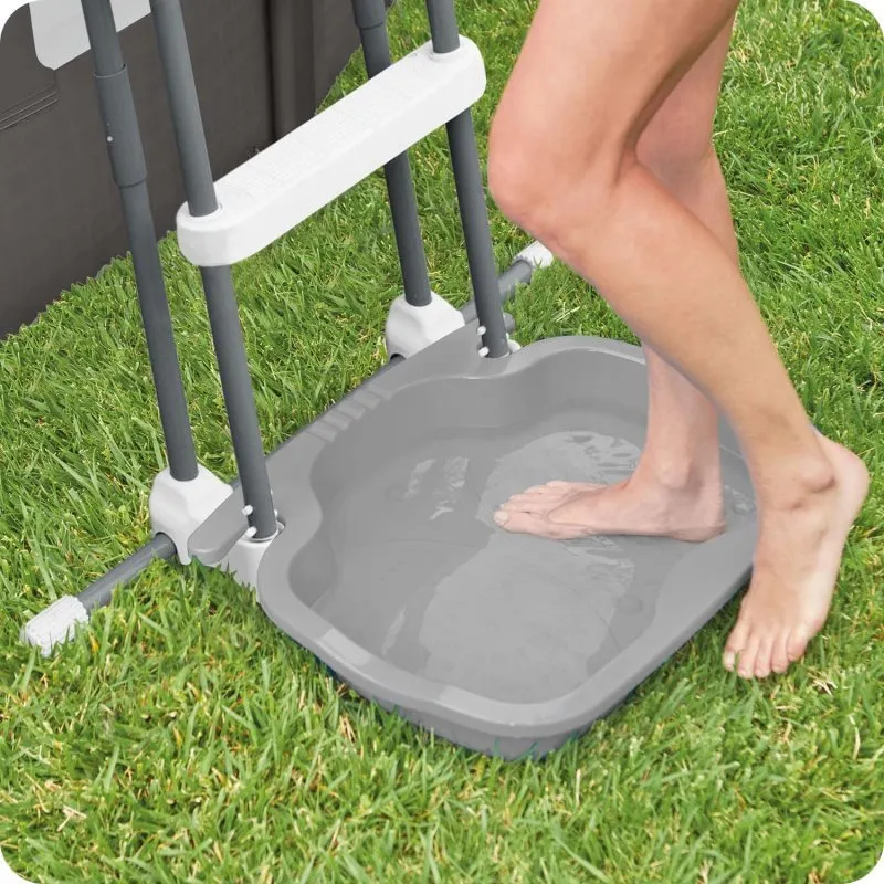 Idéal pour une utilisation dans le jardin, maintient les pieds propres avant d'entrer dans la piscine