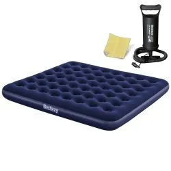 Matelas gonflable bleu, parfait pour une utilisation en extérieur