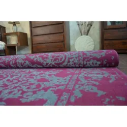 Tapis vintage bordeaux, idéal pour la chambre d'enfant