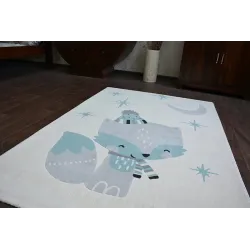 Tapis doux avec texture agréable, idéal pour se détendre dans le salon