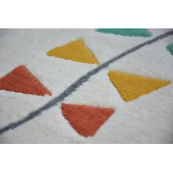 Tapis crème qui ajoute de l'élégance à tout intérieur, design moderne