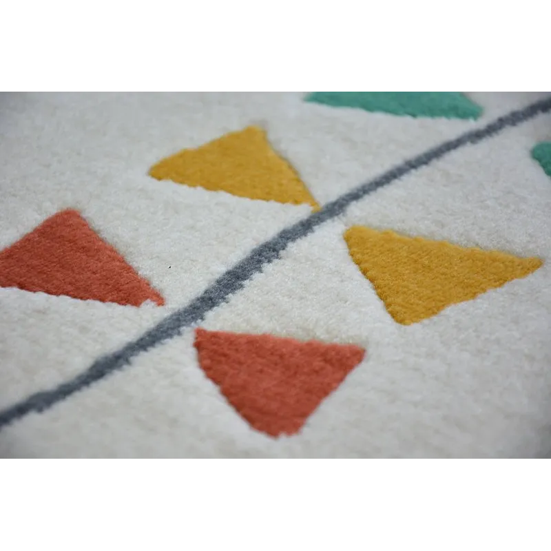 Tapis crème qui ajoute de l'élégance à tout intérieur, design moderne