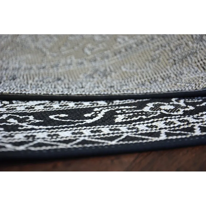 Tapis circulaire en sisal au style coloré, idéal pour les intérieurs