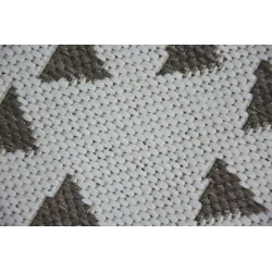 Tapis en sisal à texture lisse, idéal pour des intérieurs modernes