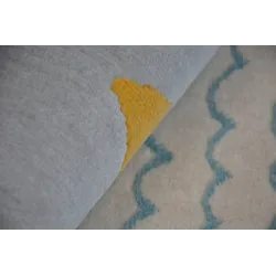 Tapis aux couleurs pastel pour un salon moderne