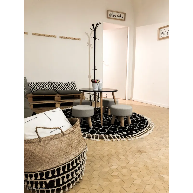 Tapis noir et blanc pour des intérieurs contemporains