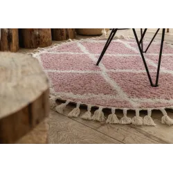 Tapis moderne rose et blanc, parfait pour des intérieurs élégants