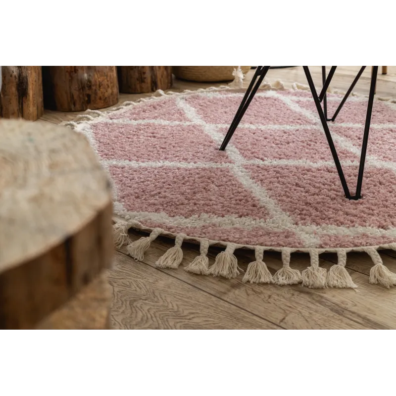 Tapis moderne rose et blanc, parfait pour des intérieurs élégants