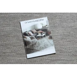 Tapis en sisal au design moderne, parfait pour les intérieurs contemporains