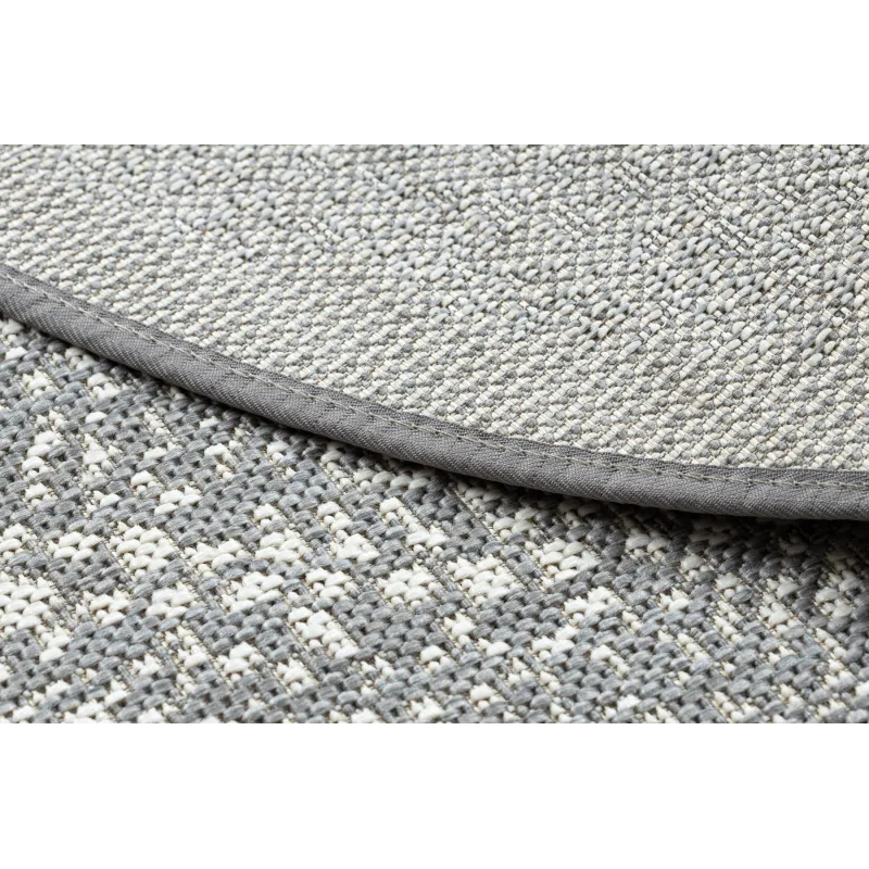 Tapis en sisal plat avec texture lisse, idéal pour des designs modernes