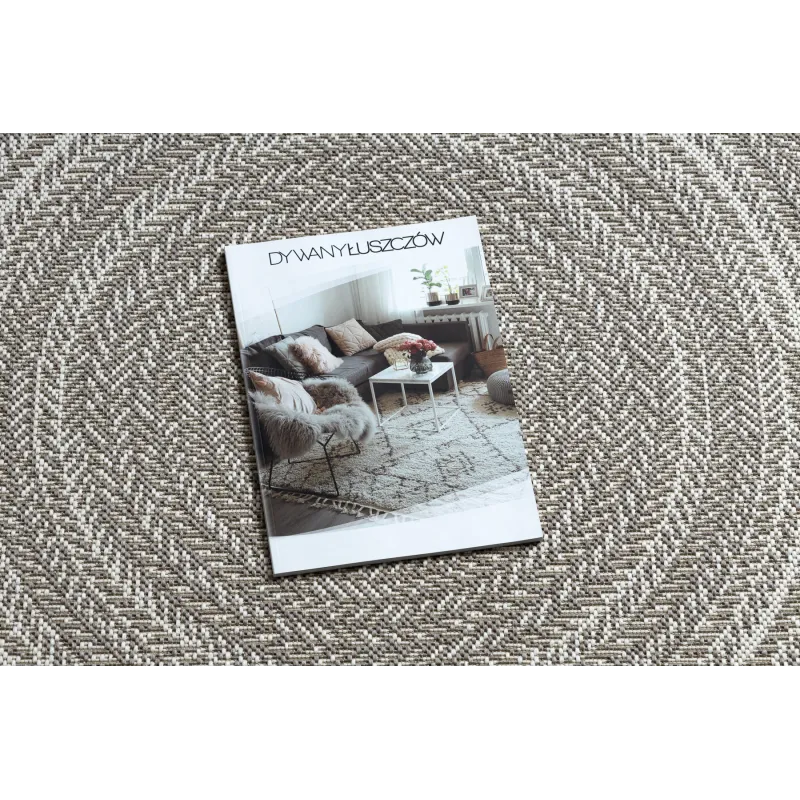 Tapis rond en sisal beige, parfait pour des intérieurs modernes