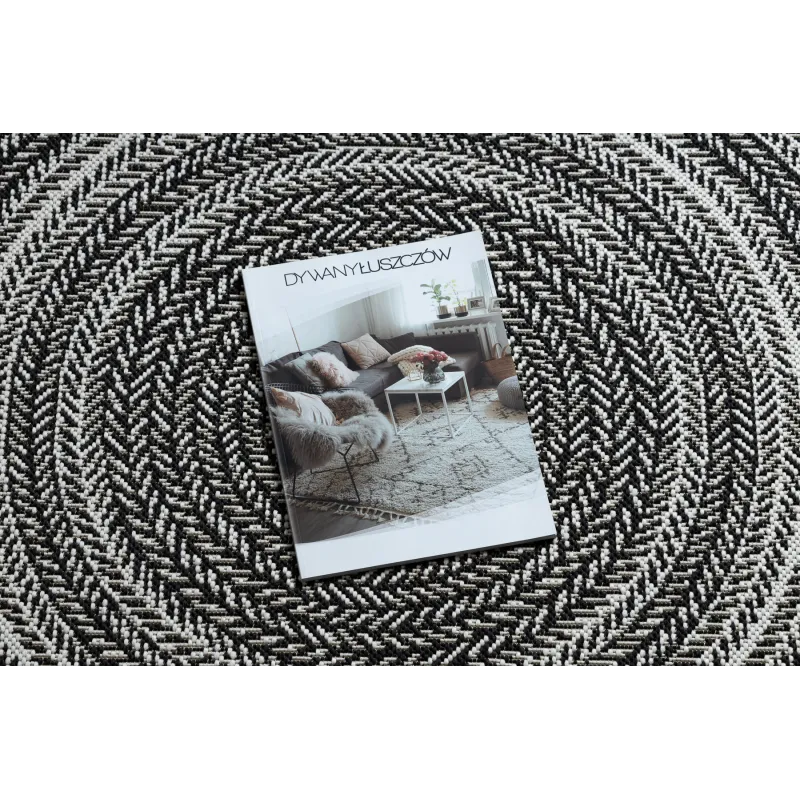 Tapis noir rond au style boho, parfait pour le salon