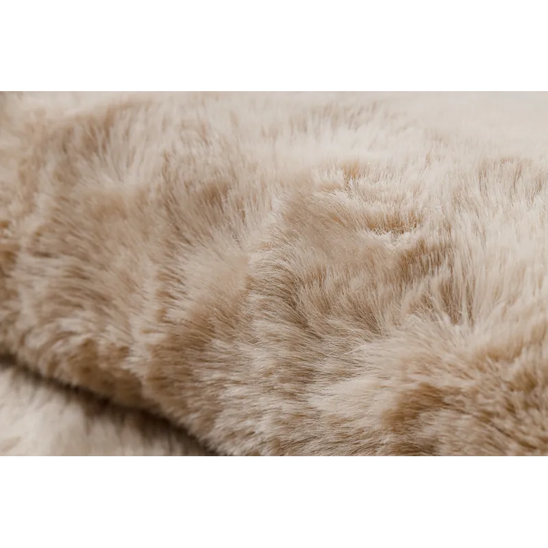 Tapis shaggy pratique beige, idéal pour la chambre d'enfant