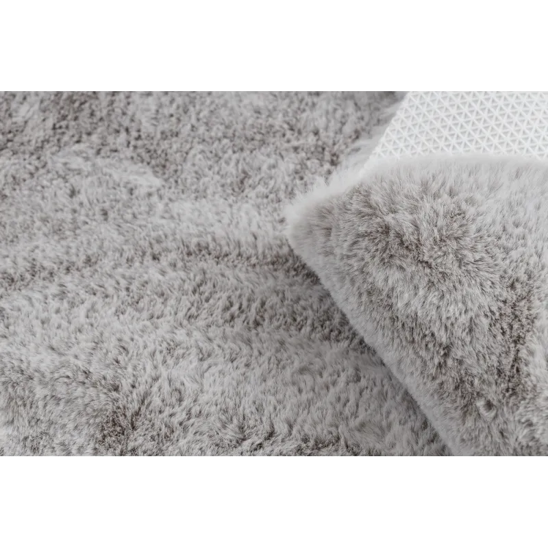 Tapis pratique, facile à nettoyer, idéal pour les familles avec enfants