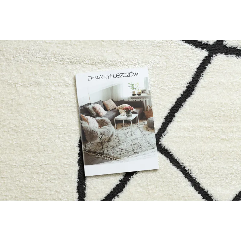 Tapis abstrait crème et noir, parfait pour les espaces contemporains