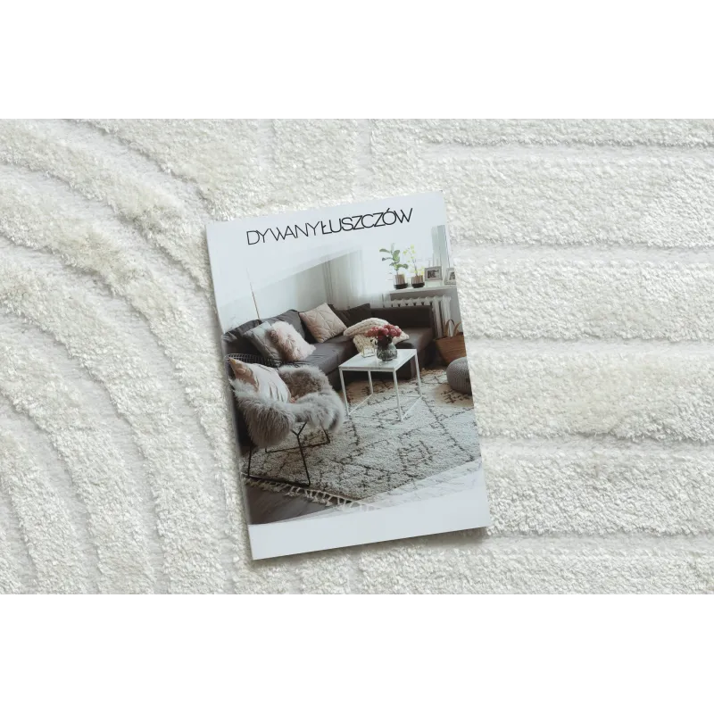 Tapis crème avec motif géométrique, parfait pour la chambre
