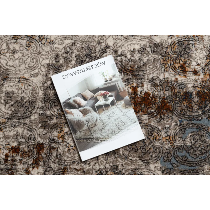 Tapis moderne en beige et bleu foncé pour des intérieurs stylés
