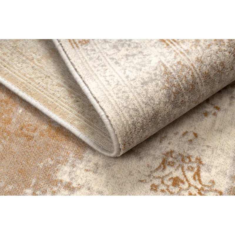 Tapis qui ajoute du charme à votre salon, parfait pour les espaces de détente