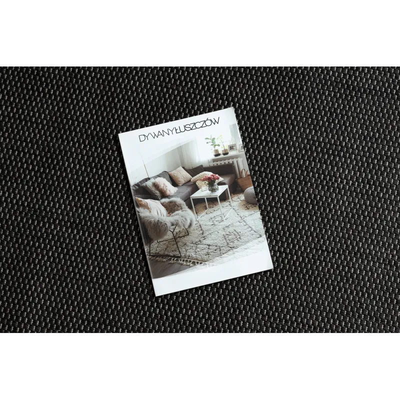 Tapis élégant en noir et crème, parfait pour le salon