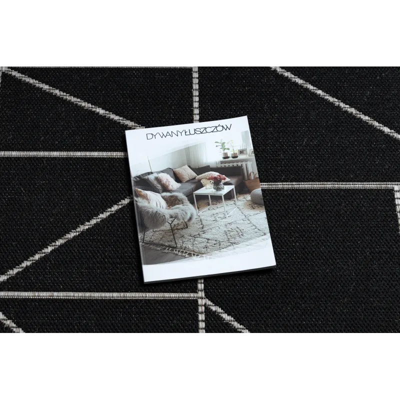 Tapis en sisal noir et argent avec motif géométrique, idéal pour un décor contemporain