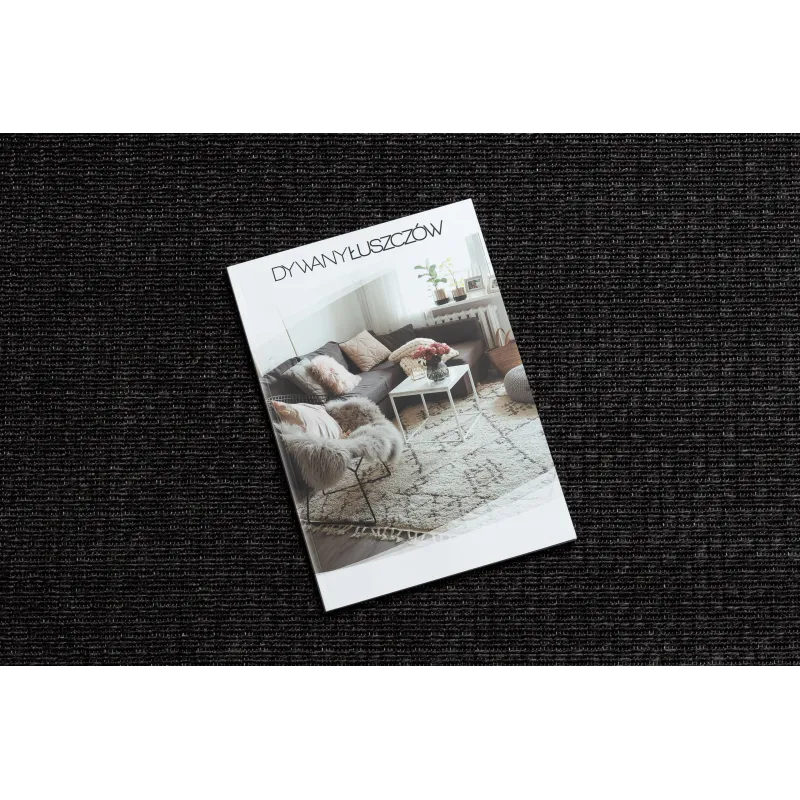 Tapis noir TIMO 0000, un accessoire élégant pour l'extérieur
