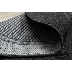Tapis extérieur noir en sisal, idéal pour les zones de détente dans le jardin