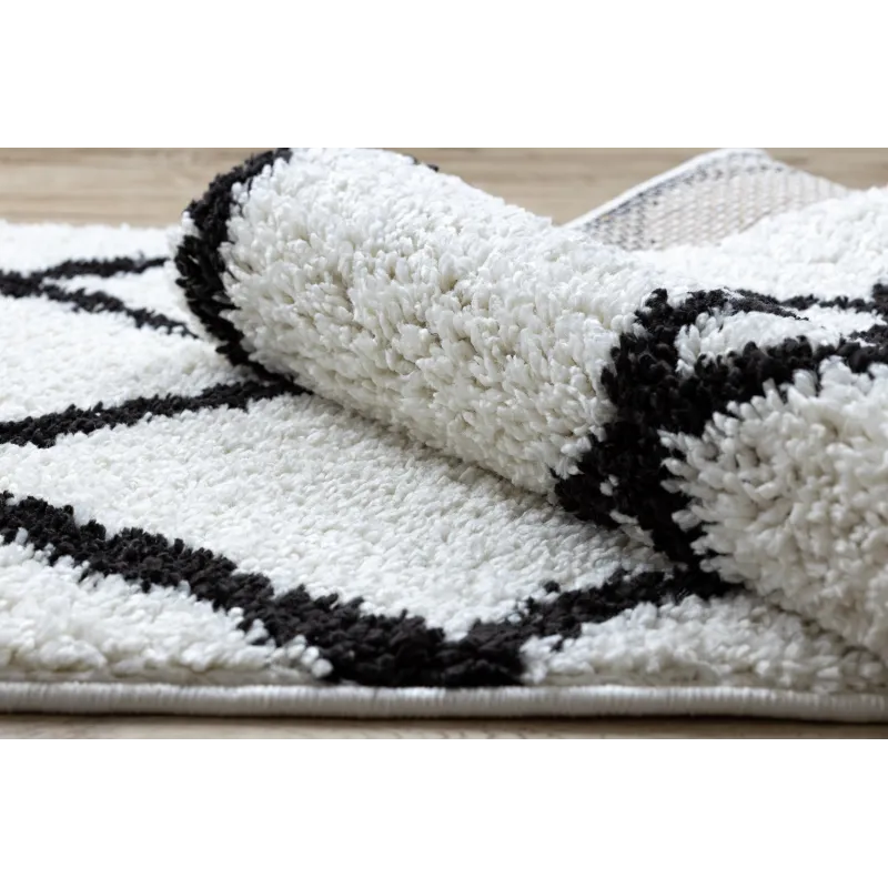 Le tapis BERBER CROSS blanc - parfait pour un salon contemporain
