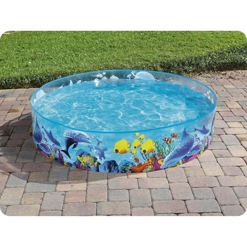 Piscine de jardin motif poisson, parfaite pour les journées d'été