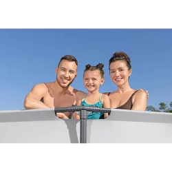 Piscine idéale pour se détendre en été dans le jardin Bestway 56406