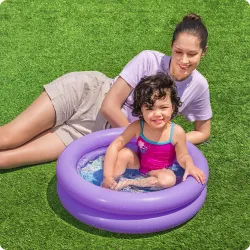 Piscine gonflable turquoise, idéale pour les activités estivales en plein air