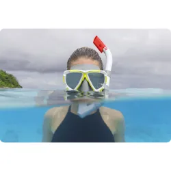 Ensemble de plongée blanc, parfait pour explorer le monde sous-marin