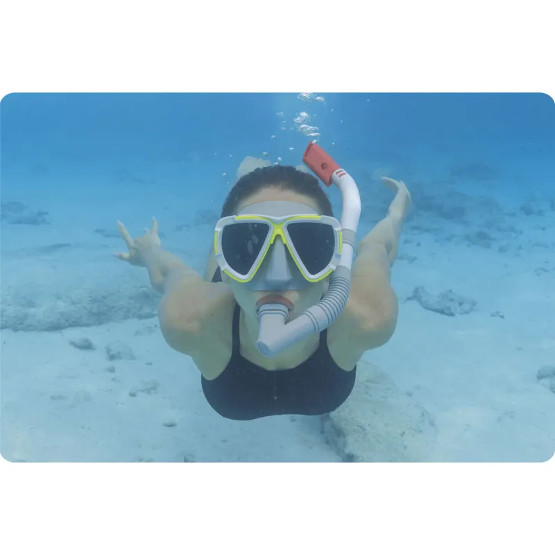 Ensemble de plongée blanc, parfait pour les aventures aquatiques d'été