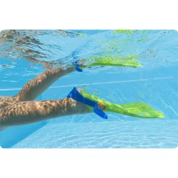 Ensemble de snorkeling qui encourage les enfants à explorer le monde sous-marin