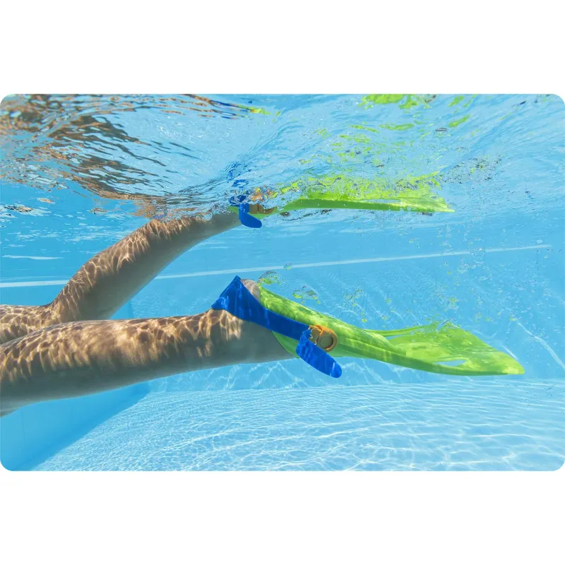 Ensemble de snorkeling qui encourage les enfants à explorer le monde sous-marin