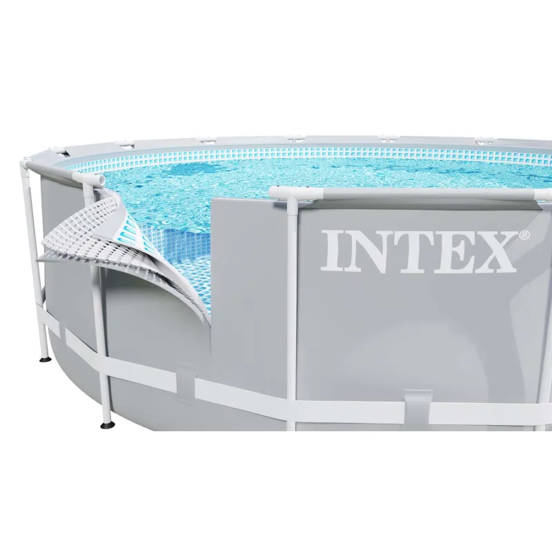 Espace extérieur avec piscine de jardin tubulaire 427x107, idéale pour l'été
