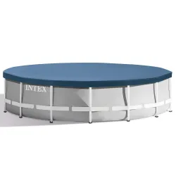 Piscine parfaite pour les jeux d'enfants et la détente dans le jardin