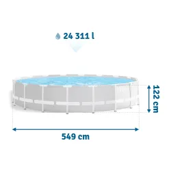 Piscine de jardin parfaite pour les journées d'été en famille