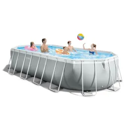 Piscine de jardin bleue, spacieuse et durable pour se détendre en été