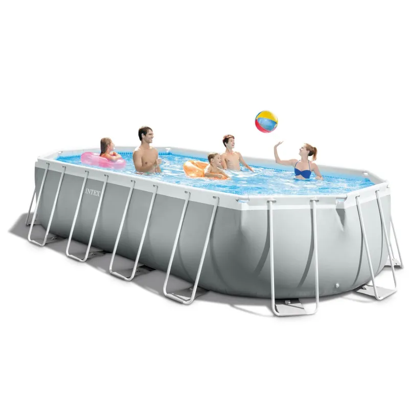 Piscine de jardin bleue, spacieuse et durable pour se détendre en été
