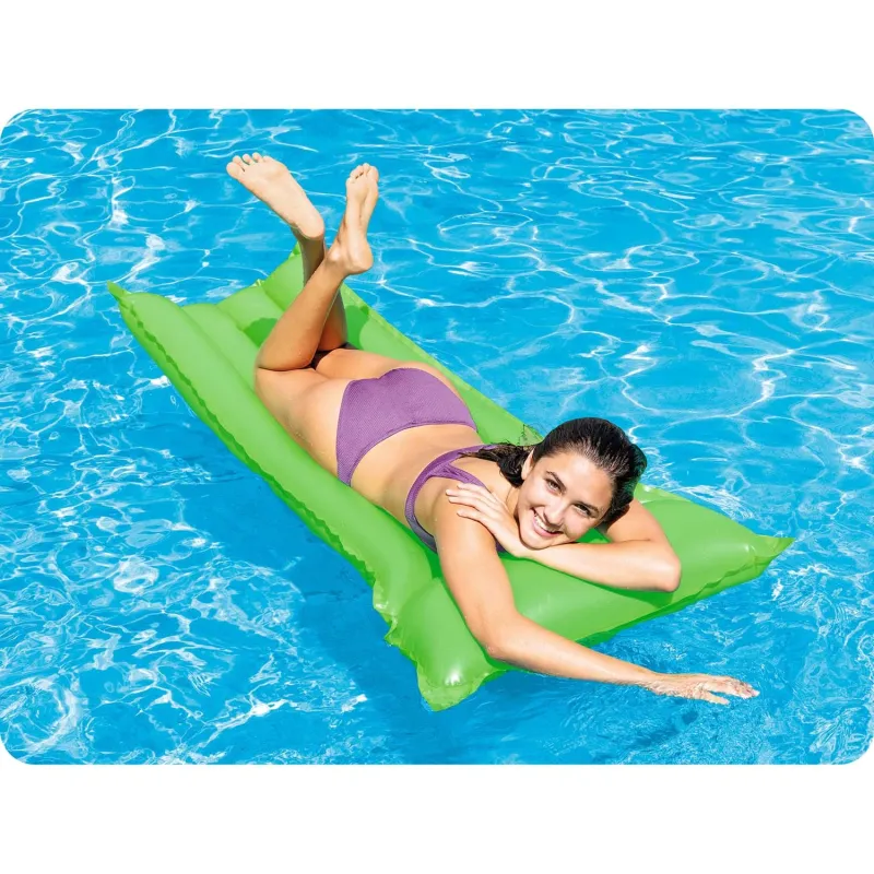 Matelas de natation vert, parfait pour se détendre dans le jardin ou à la plage