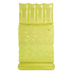 Matelas de nage confortable vert citron, idéal pour les journées à la plage