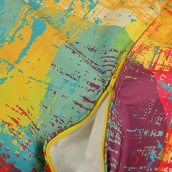 Grand coussin blanc en nylon pour enfants à l'extérieur