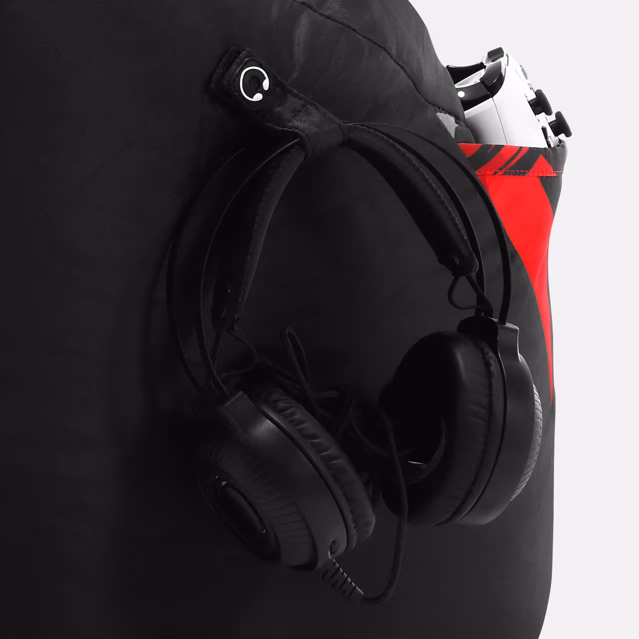 Support casque sur le pouf Winner 4.0